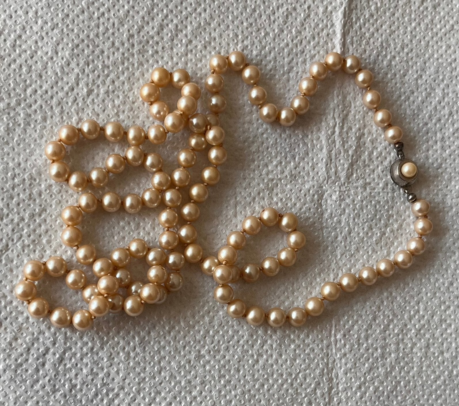 Lange Vintage parelketting met zilveren slot, Ophalen of Verzenden, Zo goed als nieuw, Zilver