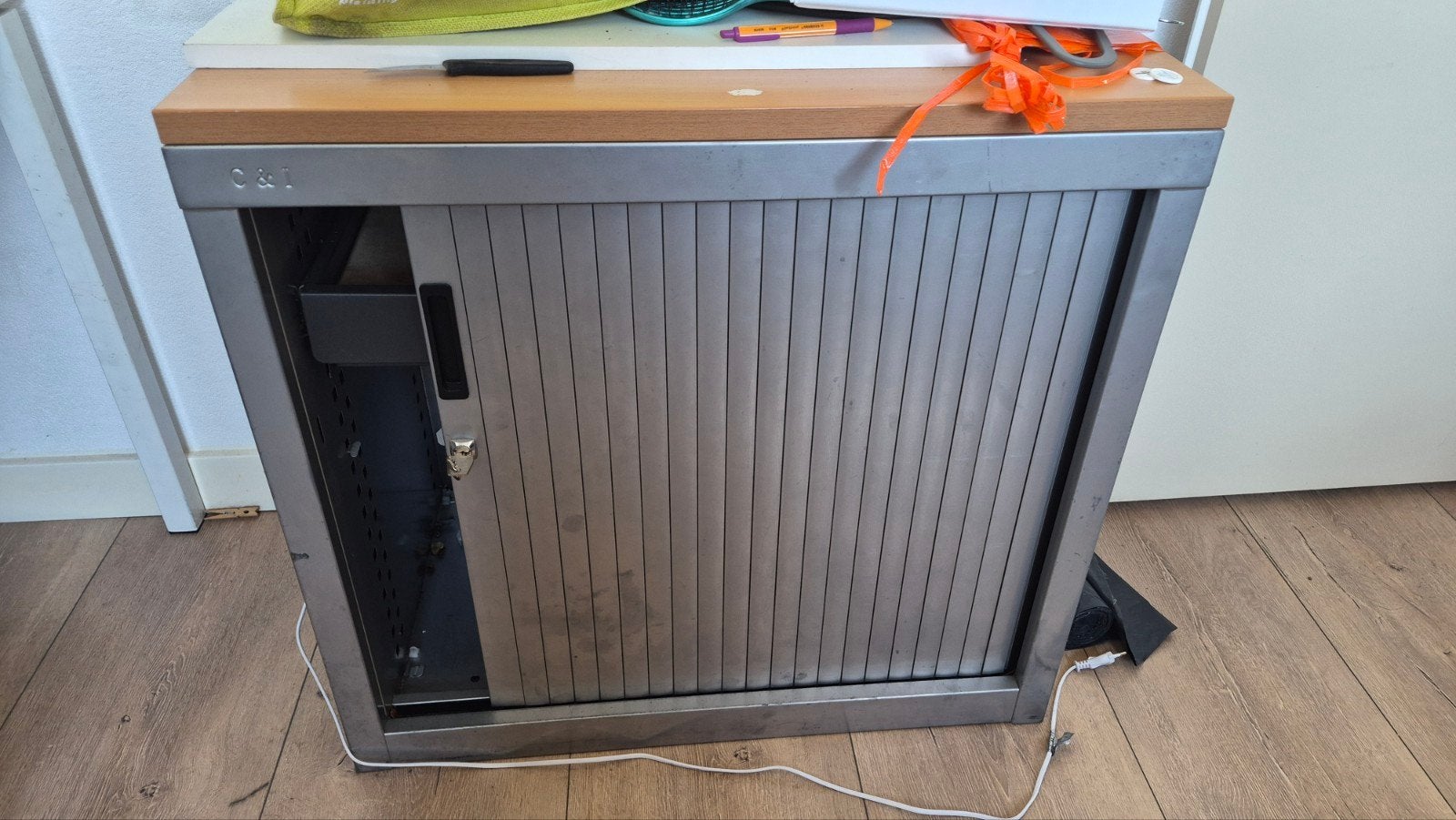Kast met slot, Ophalen, 60 tot 150 cm, Radiator, 30 tot 80 cm