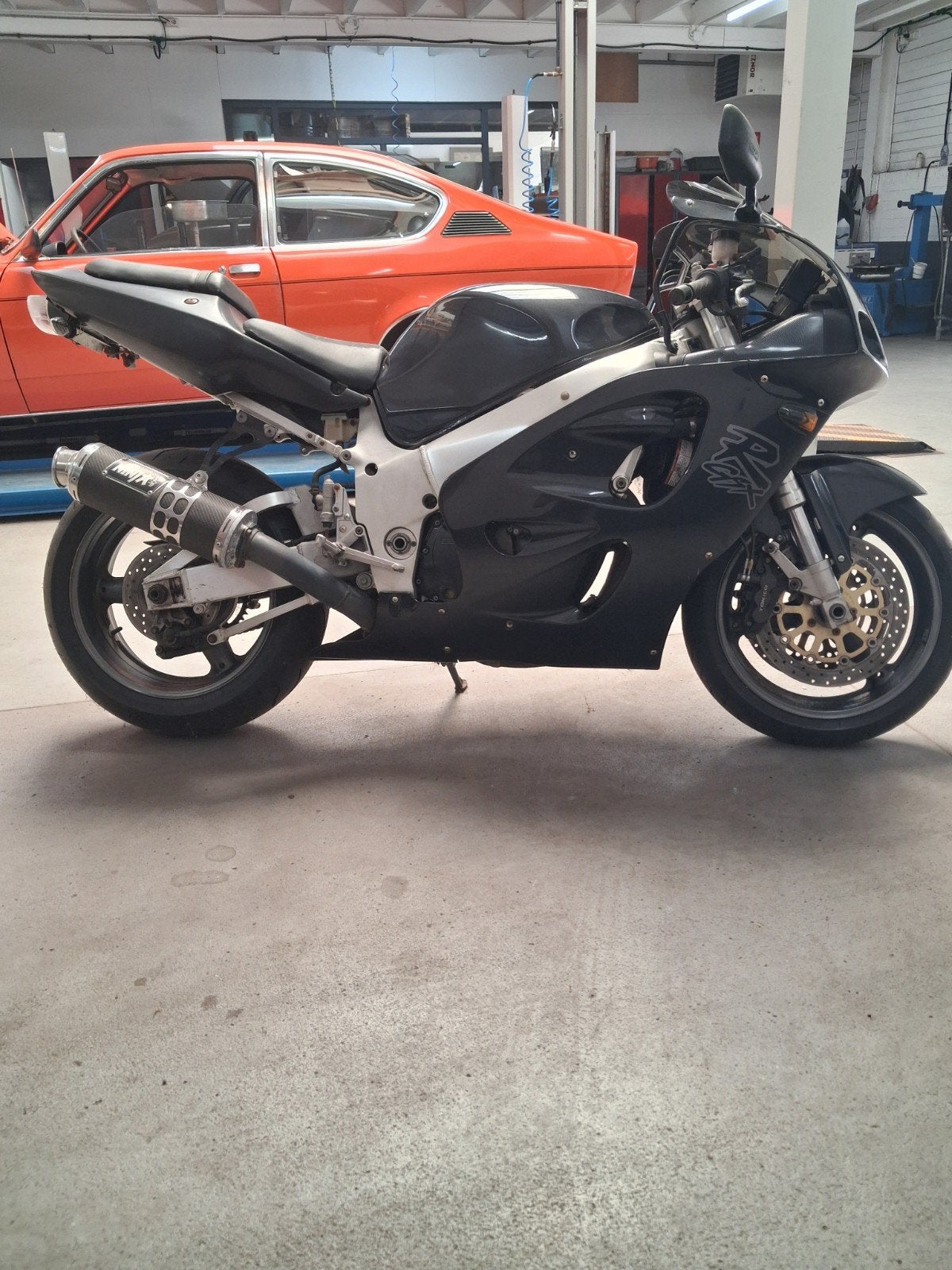 Suzuki GSXR 750 opknapper, Ophalen