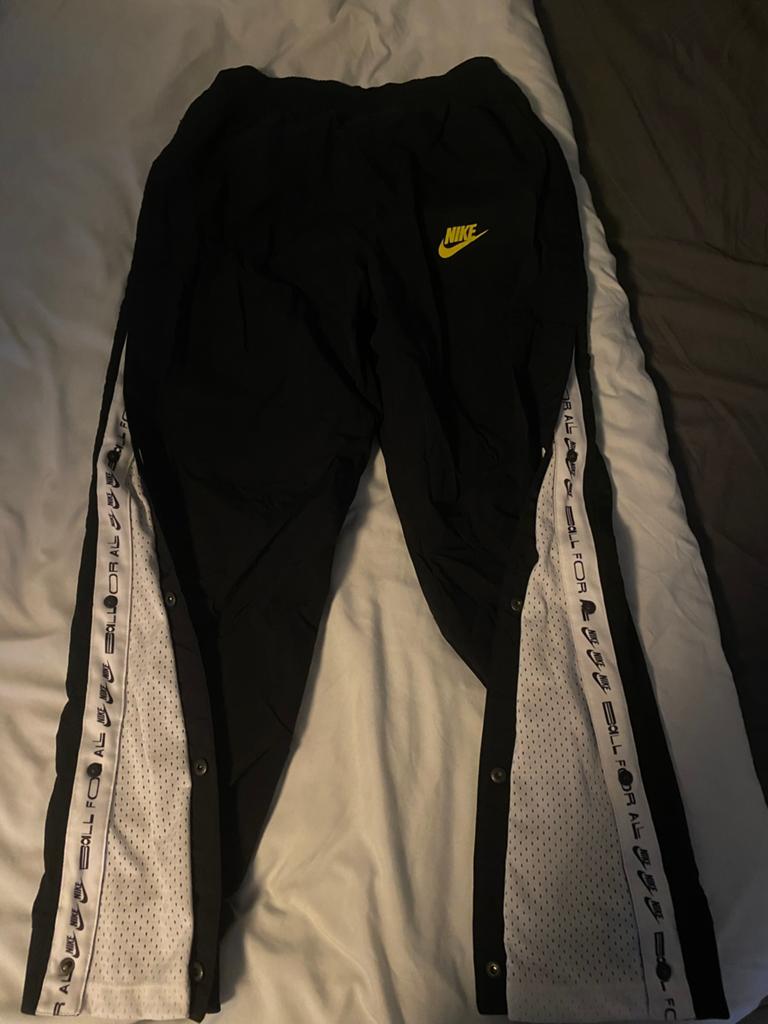 Te koop: Nike culture of basketbal broek mt L (kids), Sport en Fitness, Basketbal, Ophalen of Verzenden, Zo goed als nieuw, Kleding