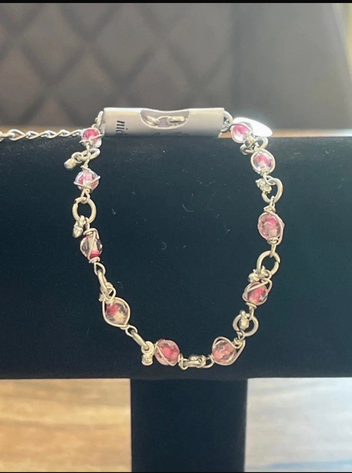 Nieuwe Zilverkleurige MKM Schakelarmband met Roze Kralen, Sieraden, Tassen en Uiterlijk, Nieuw, Ophalen of Verzenden, Roze, Met bedels of kralen