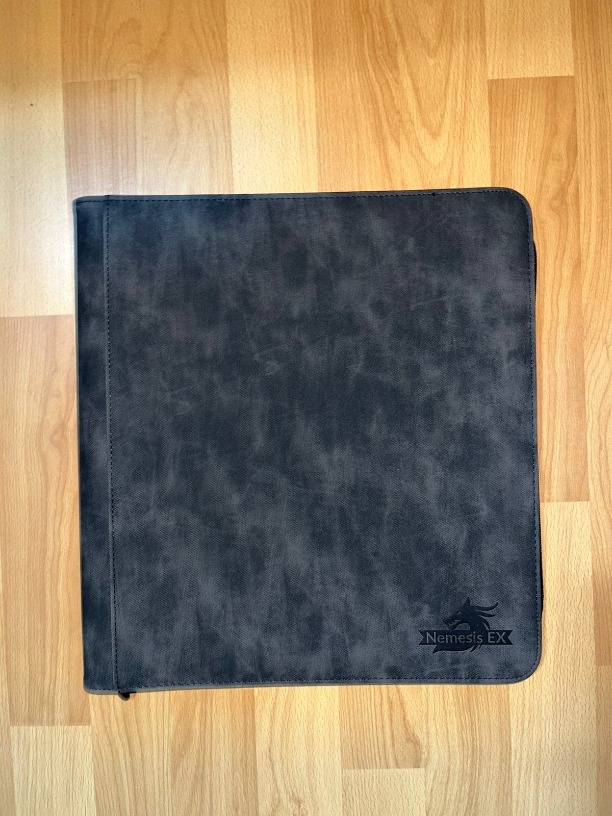 Nemesis ex 12 pocket binder map, Ophalen of Verzenden, Zo goed als nieuw