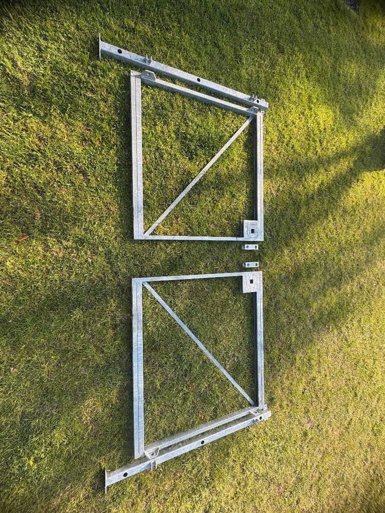 Stalen poort met vingerslot - 2 stuks - 130 cm breed p frame, Weidegang, 4 paarden of pony's of meer