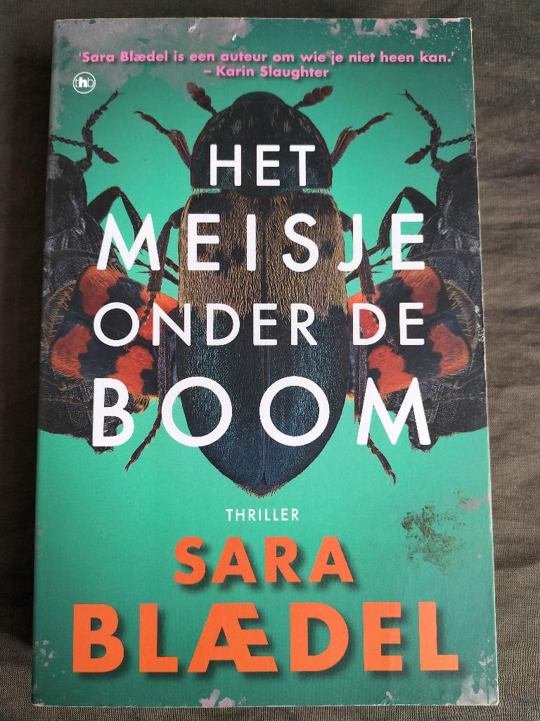 Sara Blaedel - Het meisje onder de boom, Boeken, Ophalen of Verzenden, Zo goed als nieuw, Sara Blaedel