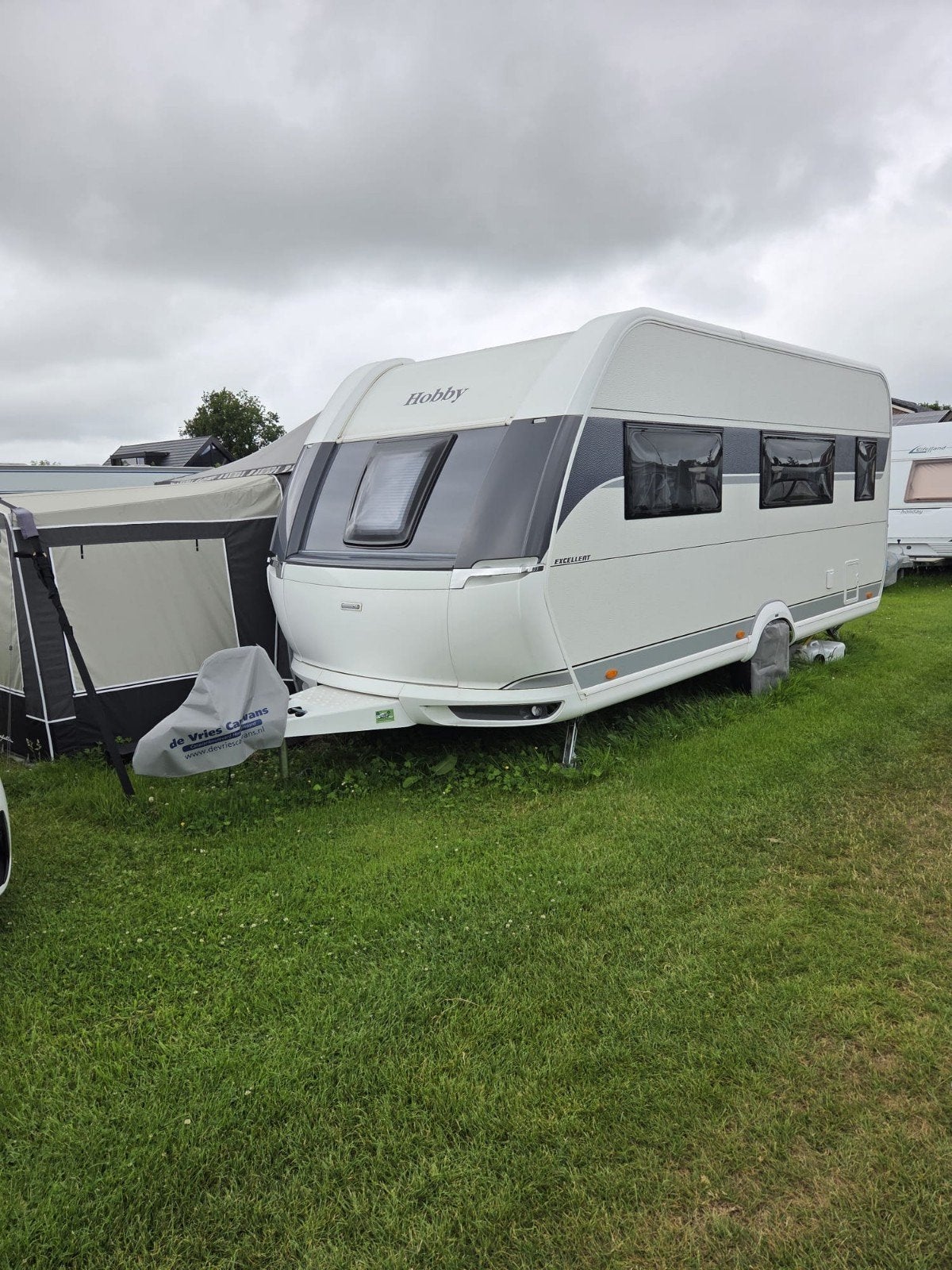 Hobby Excelent 2025 460SL, Caravans en Kamperen, Hobby, Koelkast, Treinzit, Particulier