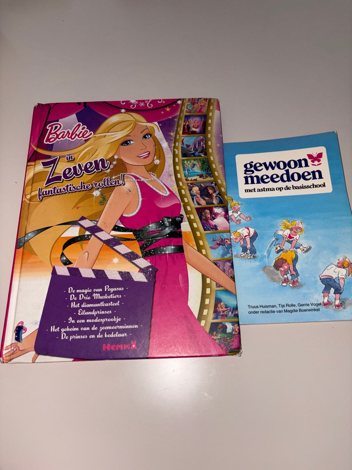 Barbie in Zeven Fantastische Rollen! (Hemma), Boeken, Kinderboeken | Jeugd | onder 10 jaar, Zo goed als nieuw, Sprookjes, Ophalen of Verzenden