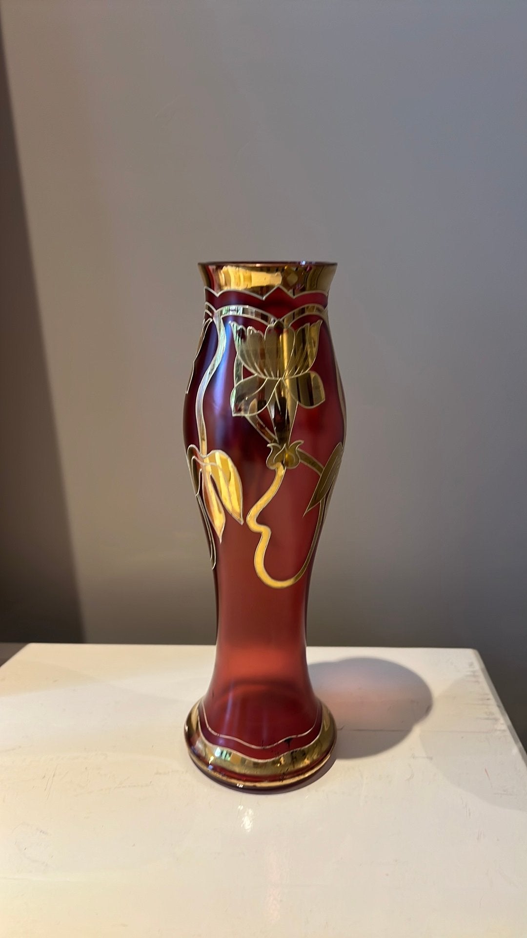 Boheems Tsjechisch robijn rood glas vergulde decoratie., Ophalen