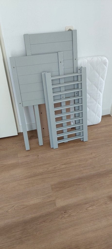 Kidsmill Noa wieg grijs 80x40 (evt. incl. matras), Ophalen, Zo goed als nieuw, Wieg