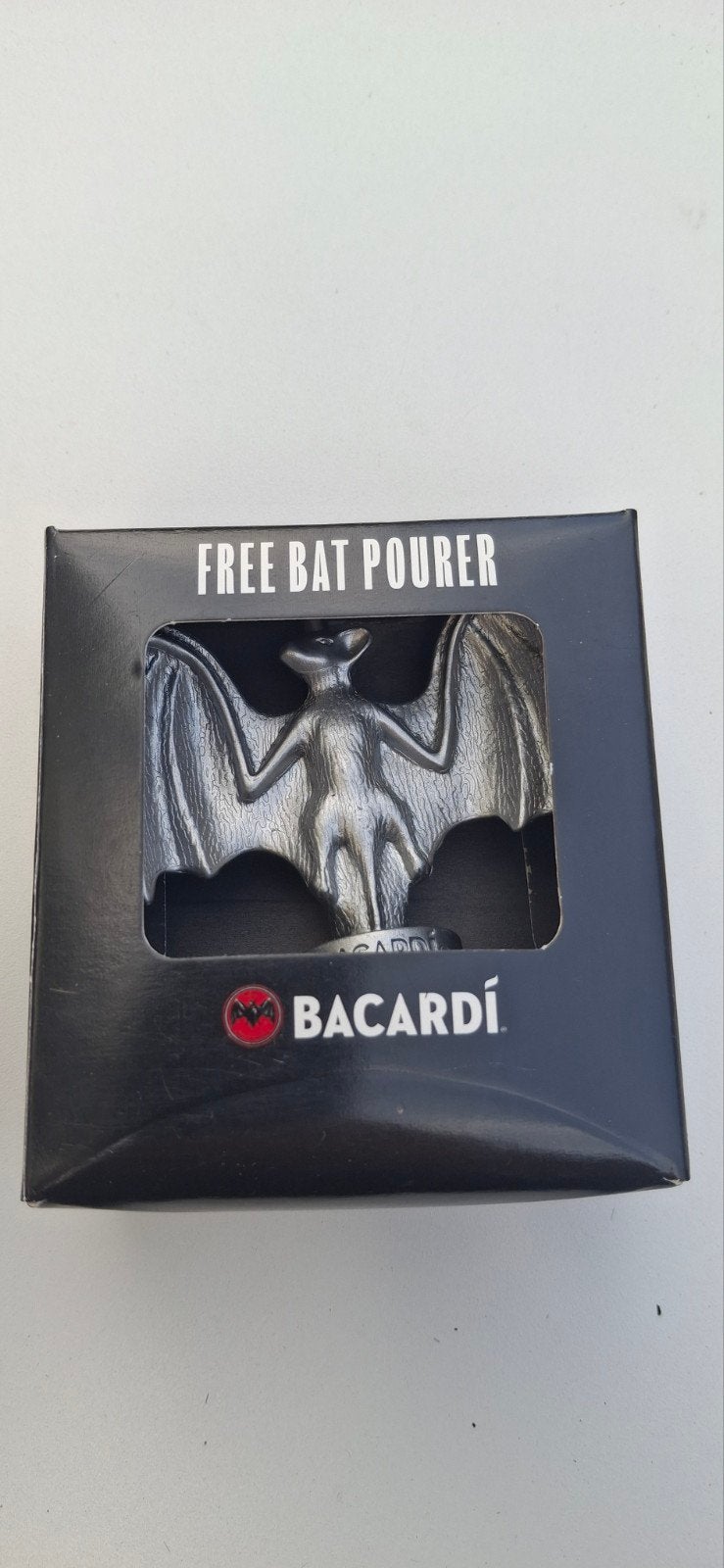 Bacardi vleermuis fles schenker - nieuw in doos, Overige typen, Verzenden, Metaal, Overige merken