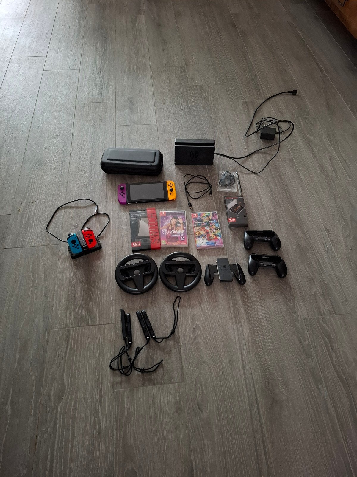 Nintendo Switch V1 met 4 Joy-Cons, 2 spellen en accessoires, Spelcomputers en Games, Spelcomputers | Nintendo Switch, Ophalen