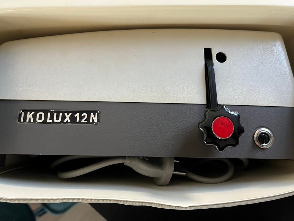 Vintage Zeiss Ikon Ikolux 12N Diaprojector in Koffer, Ophalen of Verzenden, Gebruikt, Met scherm