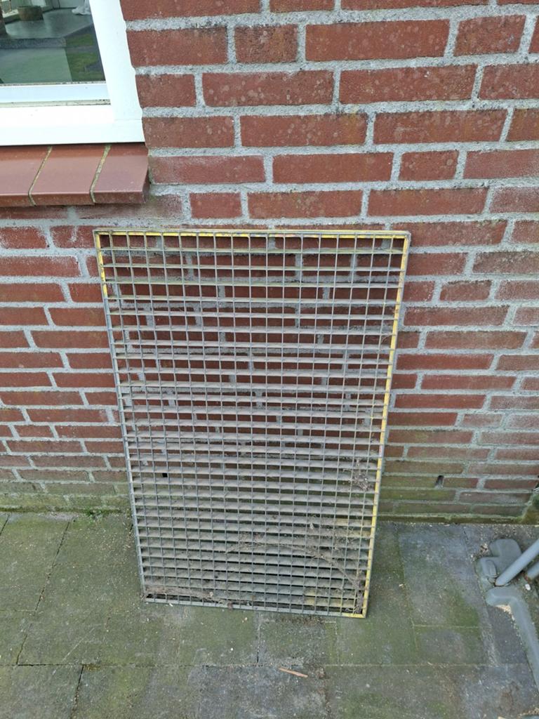 Metalen rooster / vloerrooster 60 x 100 robuust en gebruikt, Ophalen, Gebruikt, IJzer