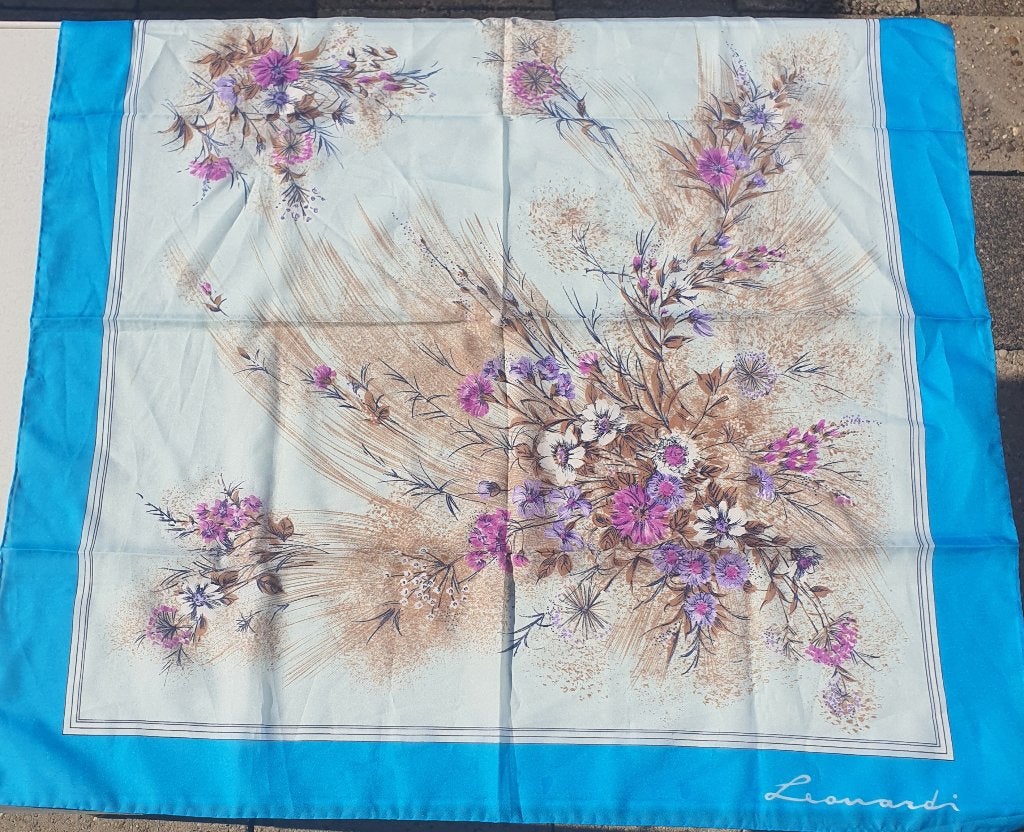 Leonardi zijden sjaal One Size blauw bloemen, Ophalen of Verzenden, Zo goed als nieuw, Maat 46/48 (XL) of groter, Sjaal