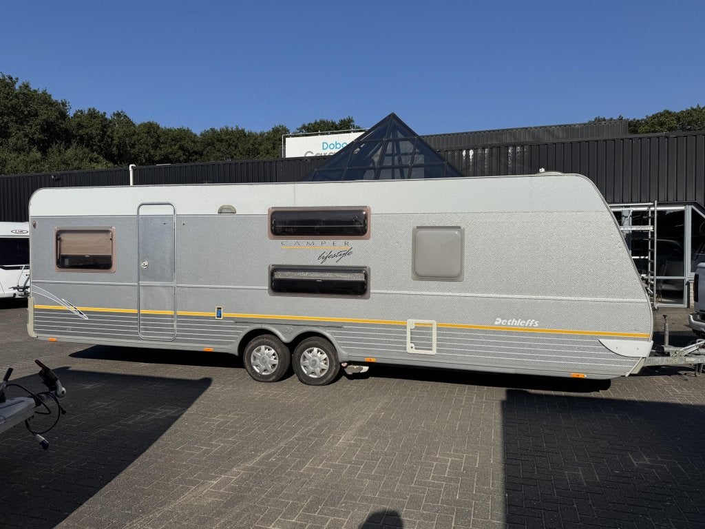 Dethleffs Camper Lifestyle 720 SK 2006 | Stapelbed Voortent, Rondzit, Schokbreker, 7 tot 8 meter, Bedrijf