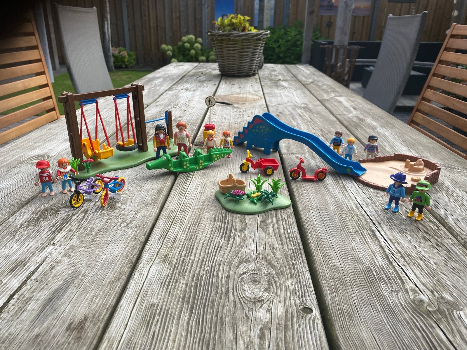 Playmobil speeltuin met veel poppetjes en accessoires, Kinderen en Baby's, Ophalen of Verzenden, Gebruikt, Complete set, Overige typen