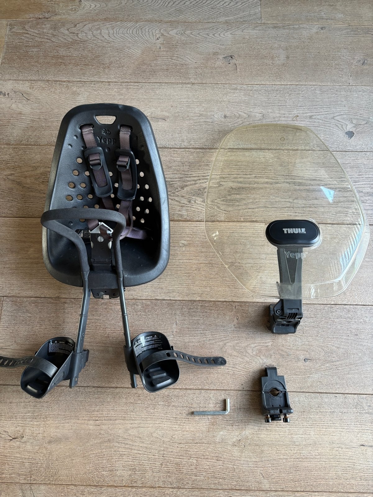 Thule Yepp Mini fietsstoeltje met windscherm, Ophalen of Verzenden, Gebruikt, Voetsteuntjes, Voorzitje