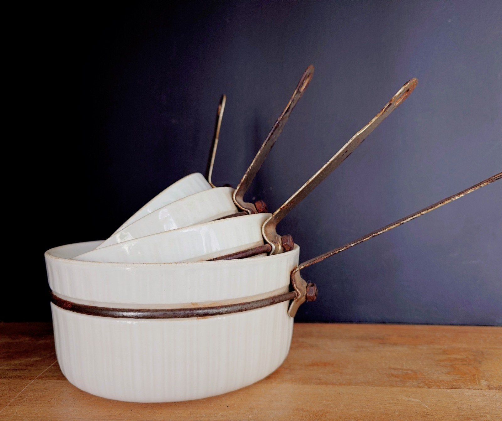 4 Franse casseroles van porselein. oude handgrepen van ijzer, Ophalen of Verzenden