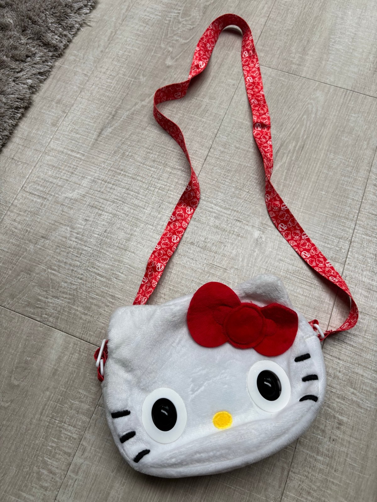 Hello Kitty Pluche Tasje met Rode Strik en Band, Ophalen of Verzenden, Zo goed als nieuw