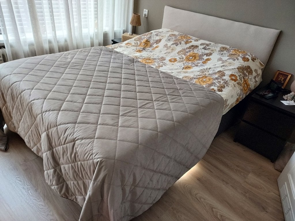 boxspring  140x200  met nachtkastje, Ophalen, Gebruikt, Strak/ scandinavisch, Zwart
