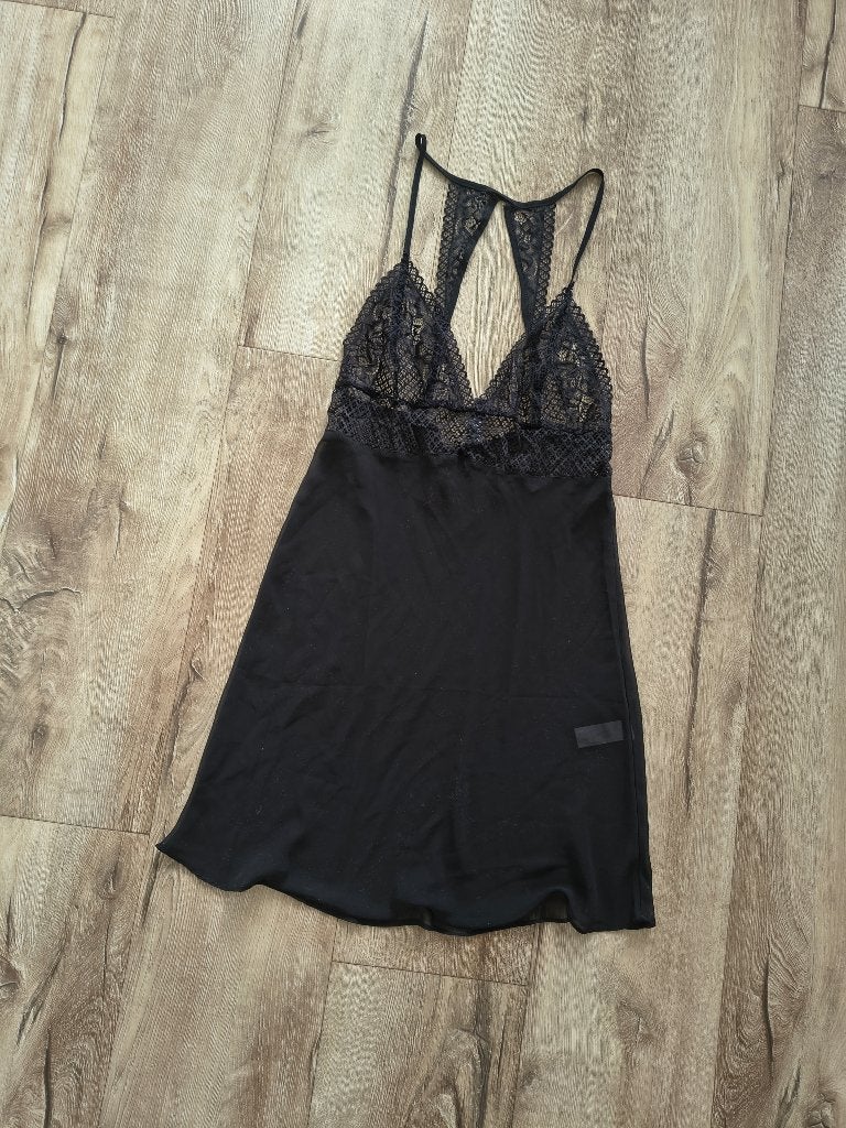 Prachtige zwart kanten slipdress van Hunkemöller, maat M., Kleding | Dames, Hemd, Ophalen of Verzenden, Onb, Onb