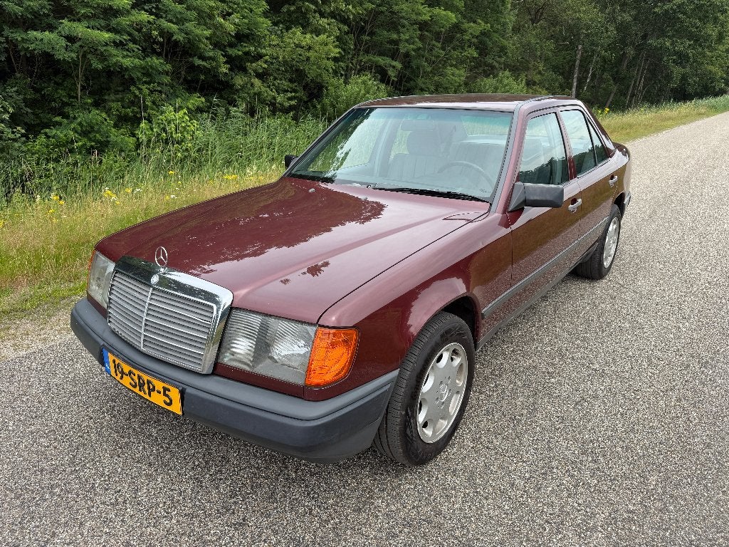 Mercedes-Benz  W124 260E Belastingvrije en Harde auto!, Auto's, Mercedes-Benz, Automaat, 2599 cc, Grijs, Particulier