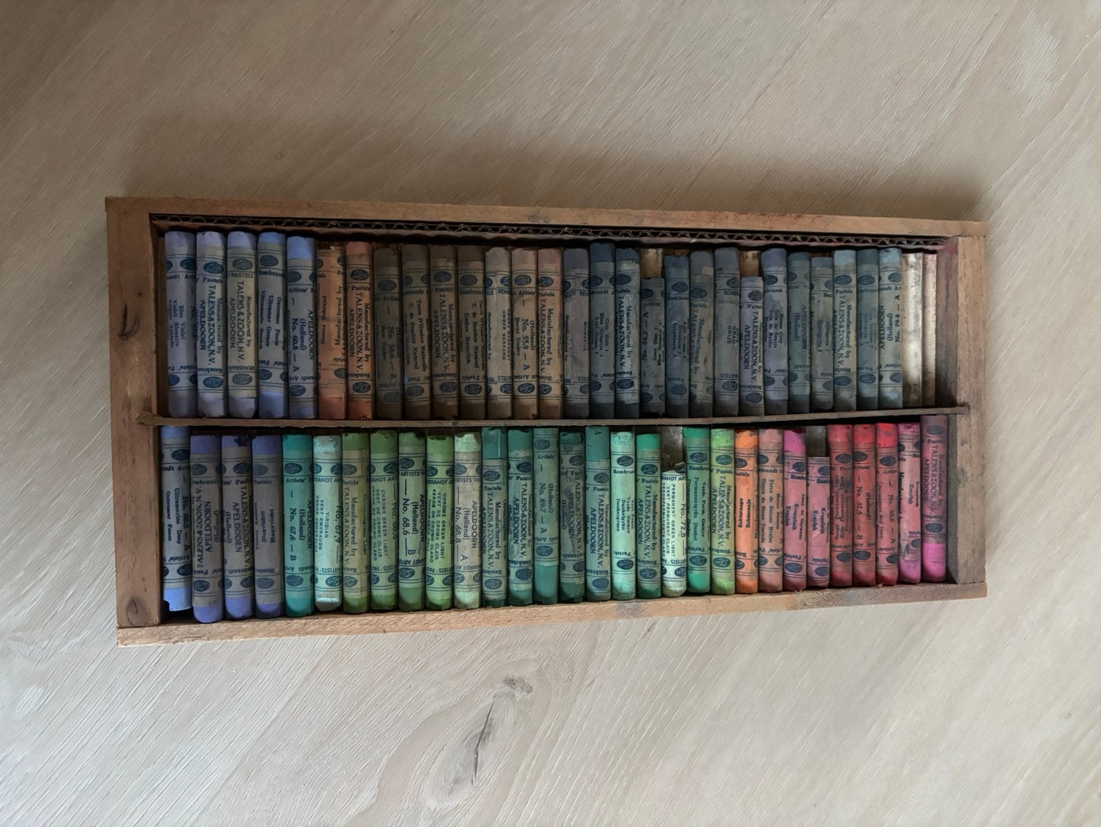 Doos met 58 pastelkrijtjes  Talens & Zoon NV  Apeldoorn, Ophalen, Gebruikt, Ezel