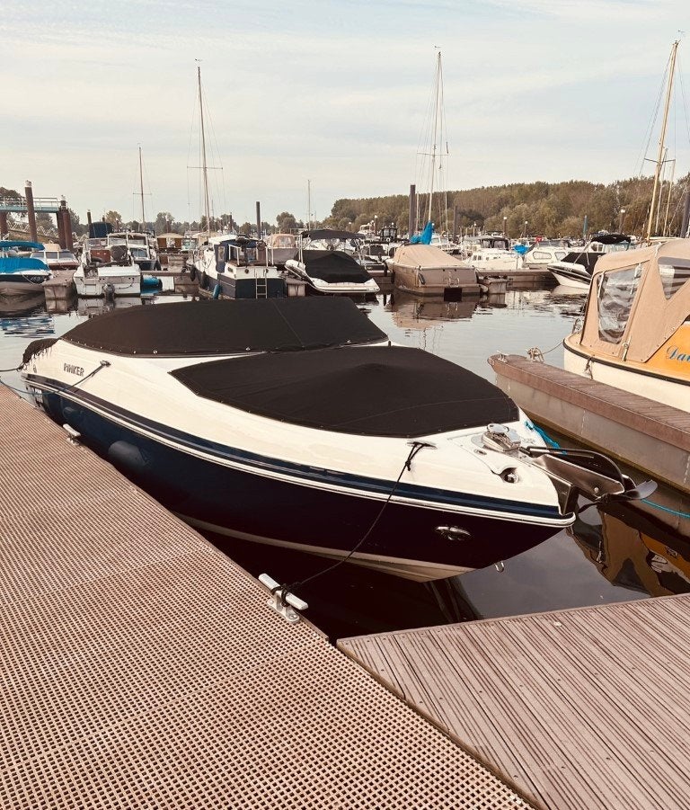RINKER CAPTIVA 246 BR 5.7 V8 SPEEDBOOT 2011, Watersport en Boten, Ophalen, Overige merken, Gebruikt, Binnenboordmotor