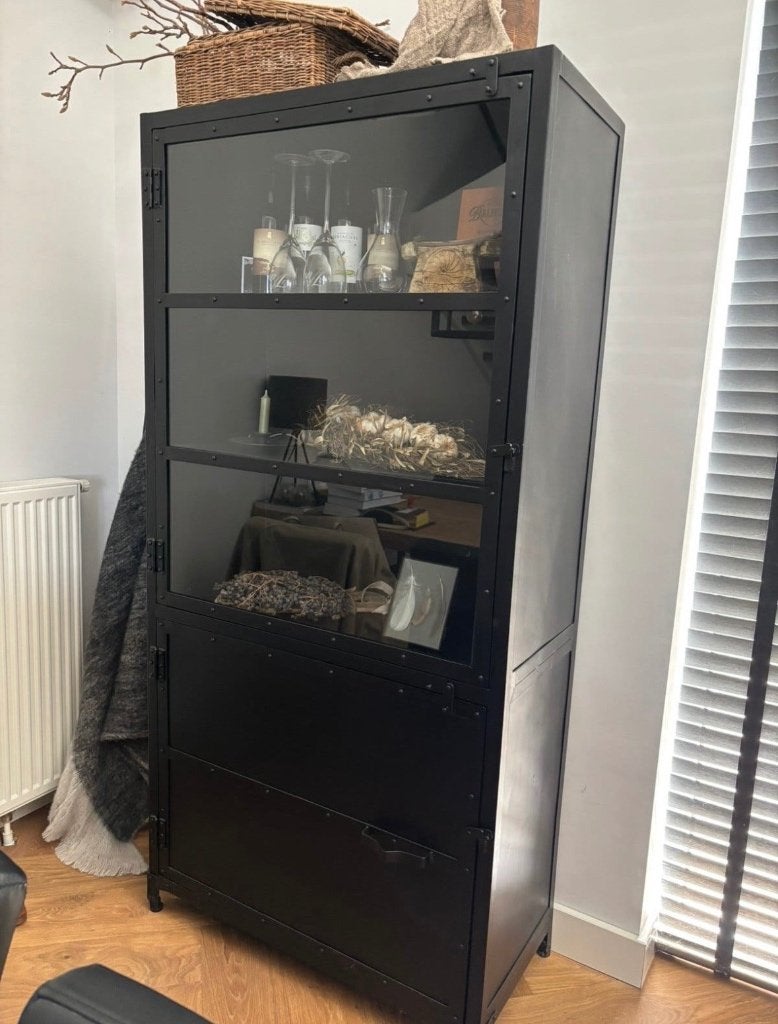 zwarte Vitrine kast industrieel, Ophalen, Met deur(en), 50 tot 100 cm, Zo goed als nieuw