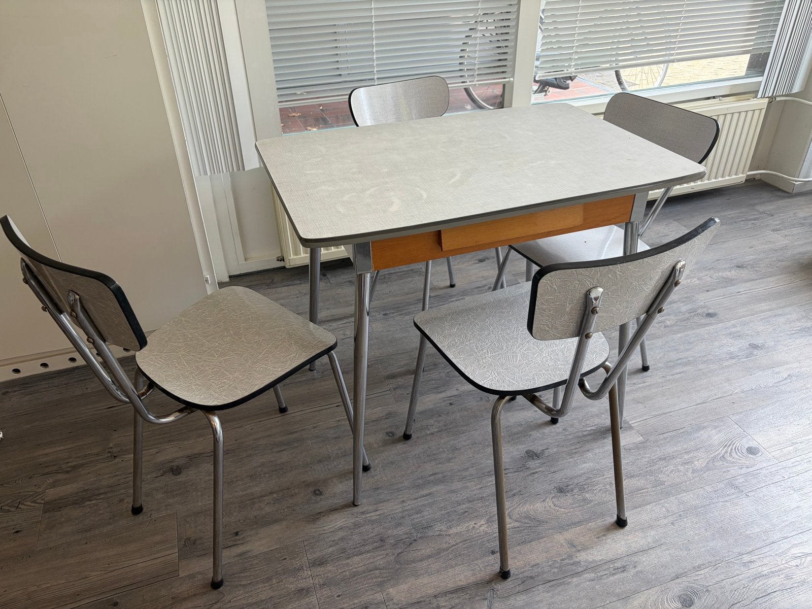 Retro eethoek met besteklade en 4 stoelen, Ophalen, Gebruikt, 50 tot 100 cm, Metaal