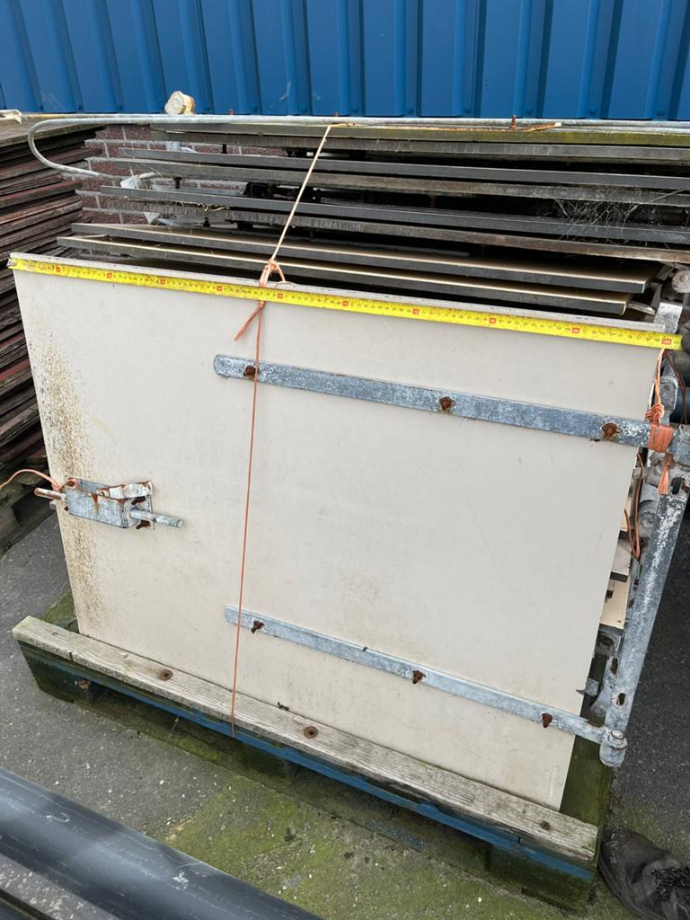 Trespa deurtjes, compleet met hang en sluitwerk, Ophalen, Zo goed als nieuw
