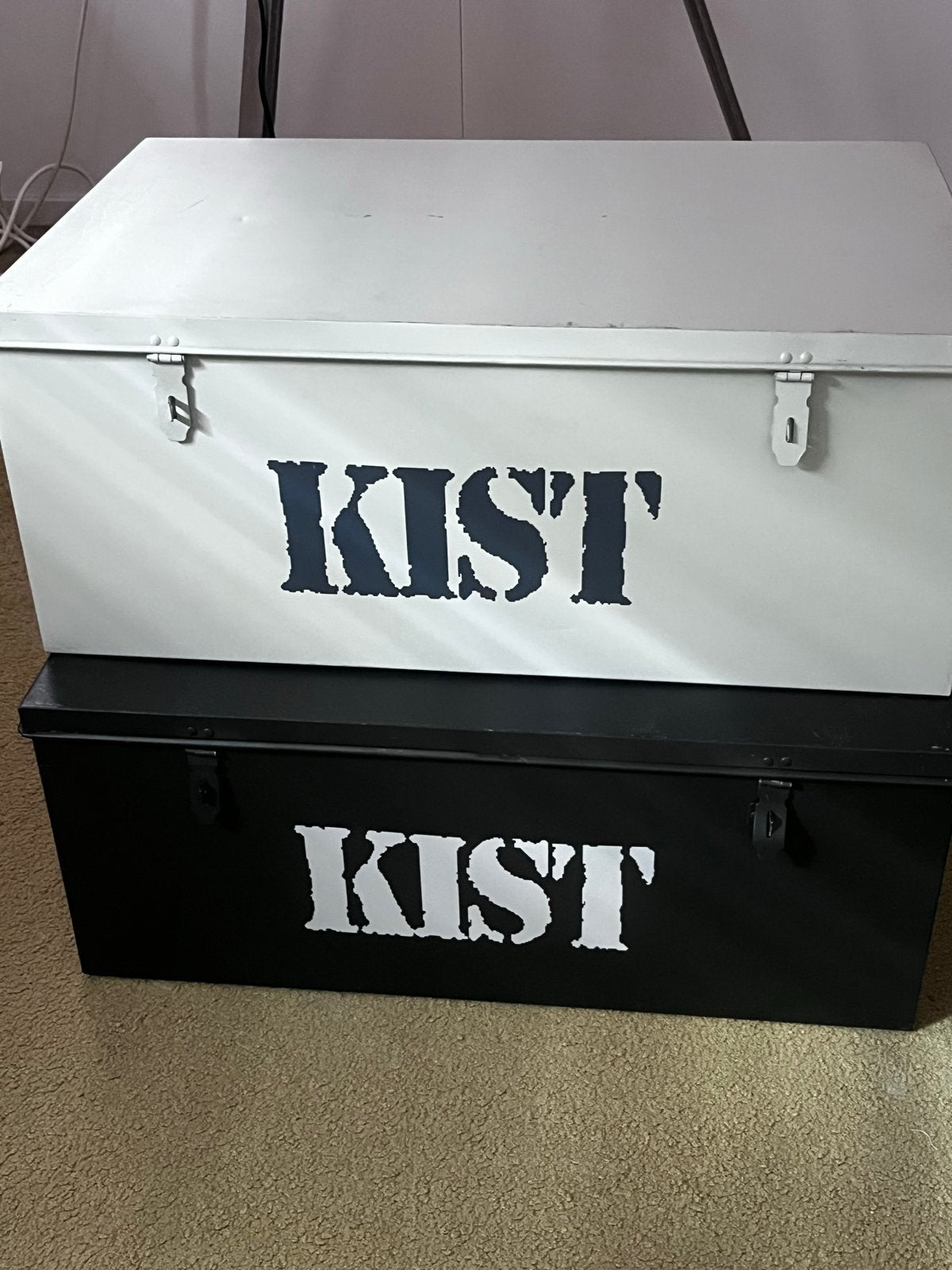 2x Metalen Kisten - Wit en Zwart 62/38/26, Ophalen, Gebruikt, 50 tot 100 cm, Metaal