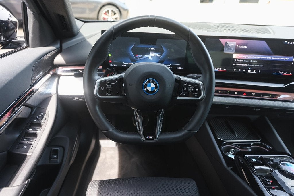 BMW i5 eDrive40 M Sport / Comfortstoelen / Comfort Access /, Auto's, BMW, Achterwielaandrijving, Gebruikt, Zwart, Met garantie (alle)