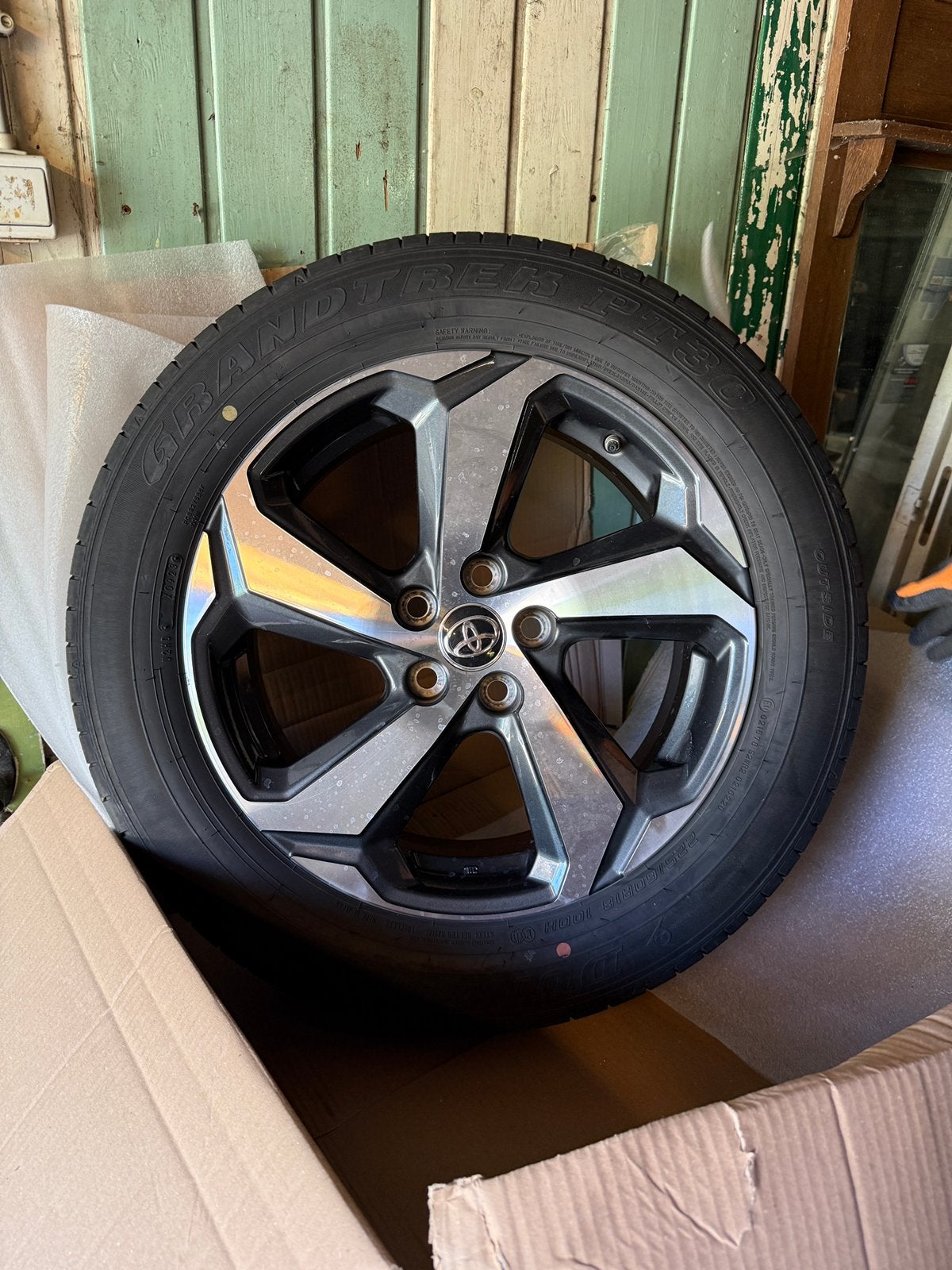 4x 18 inch Toyota Velgen + Dunlop Zomerbanden 225/60/18, Auto diversen, Ophalen, Zo goed als nieuw