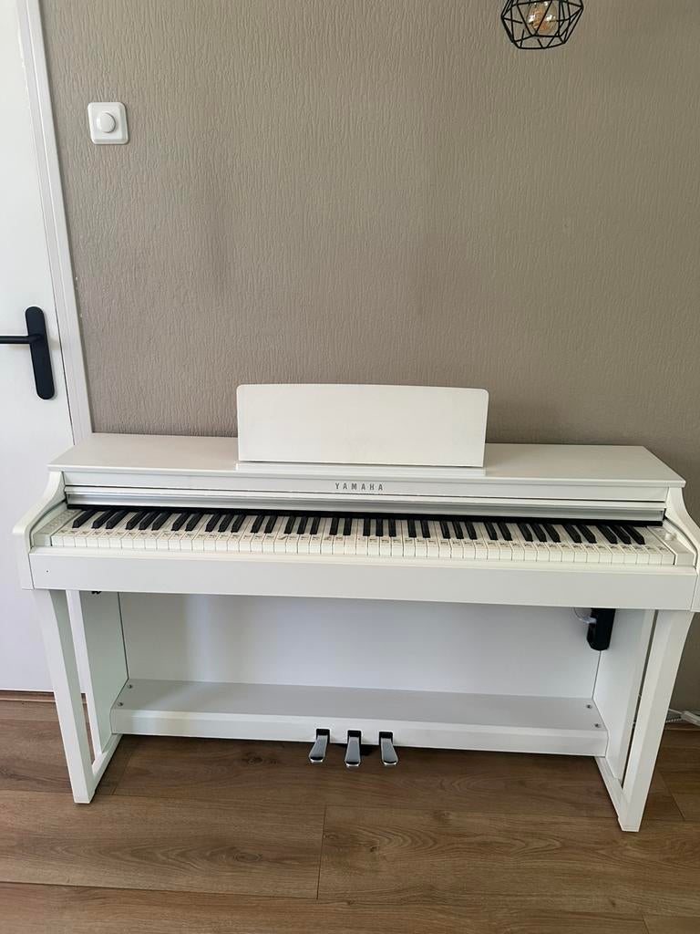 Yamaha clavinova CLP-625, Ophalen, Wit, Digitaal, Zo goed als nieuw