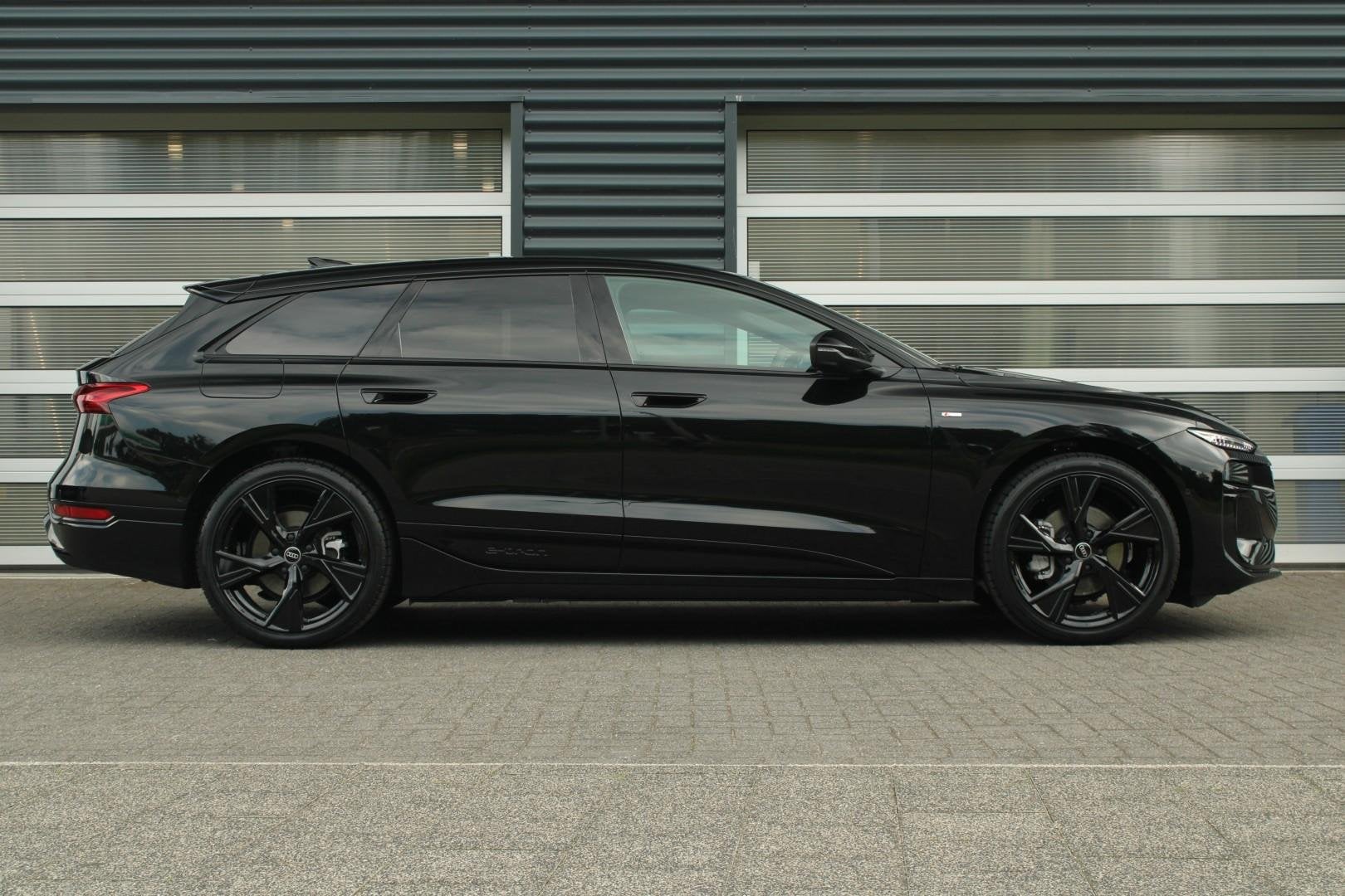 Audi A6 Avant e-tron S edition 286pk 83 kWh | Winterpakket |, Auto's, Automaat, 12 maanden, Achterwielaandrijving, Zwart
