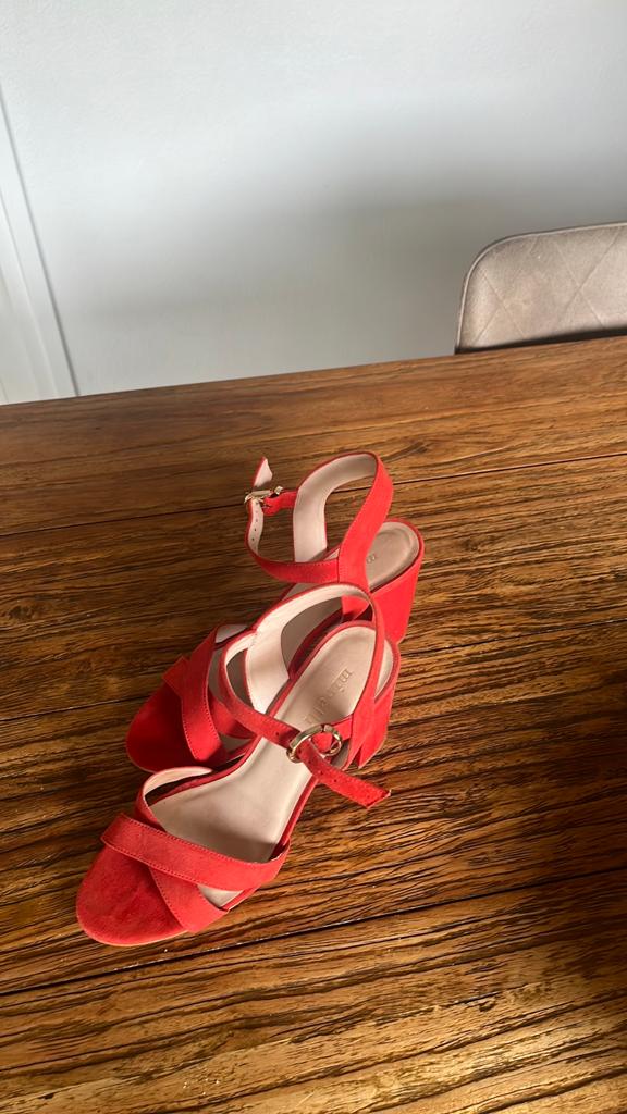 Minelli rode sandalen maat 40, Zo goed als nieuw, Rood, Sandalen of Muiltjes, Ophalen of Verzenden