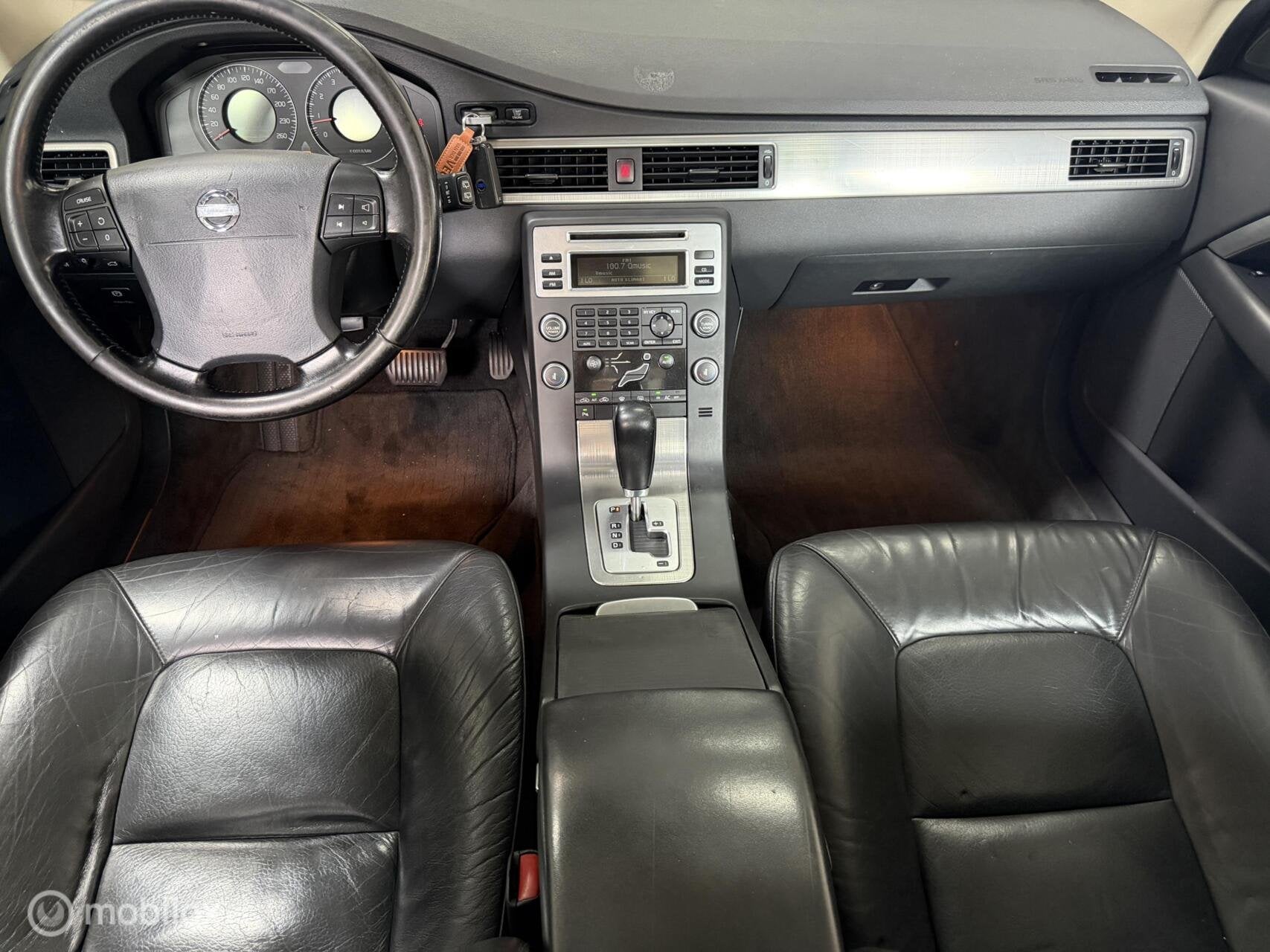 Volvo V70 2.5T Momentum NL-AUTO / SCHUIFDAK, 1574 kg, 2521 cc, 93 €/maand, Euro 4
