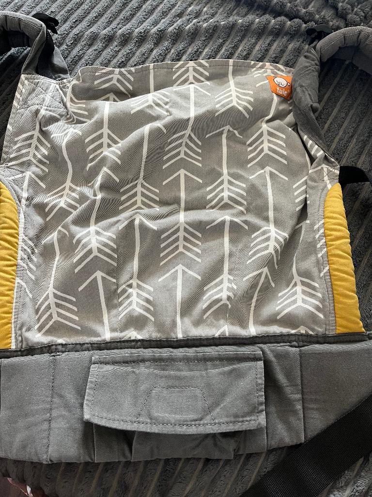 Tula Arrows, Kinderen en Baby's, Babydragers en Draagdoeken, Overige merken, Buik of Rug, Ophalen of Verzenden, Zo goed als nieuw