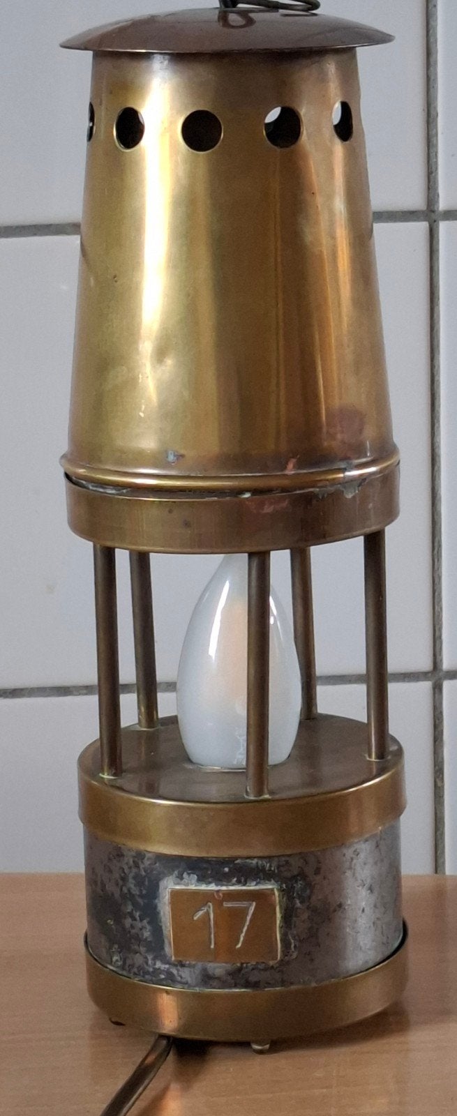Tafellamp. Olielampje  > Tafellamp.  Oud. 29/9 cm., Overige typen, Overige merken, Overige stijlen, Zo goed als nieuw
