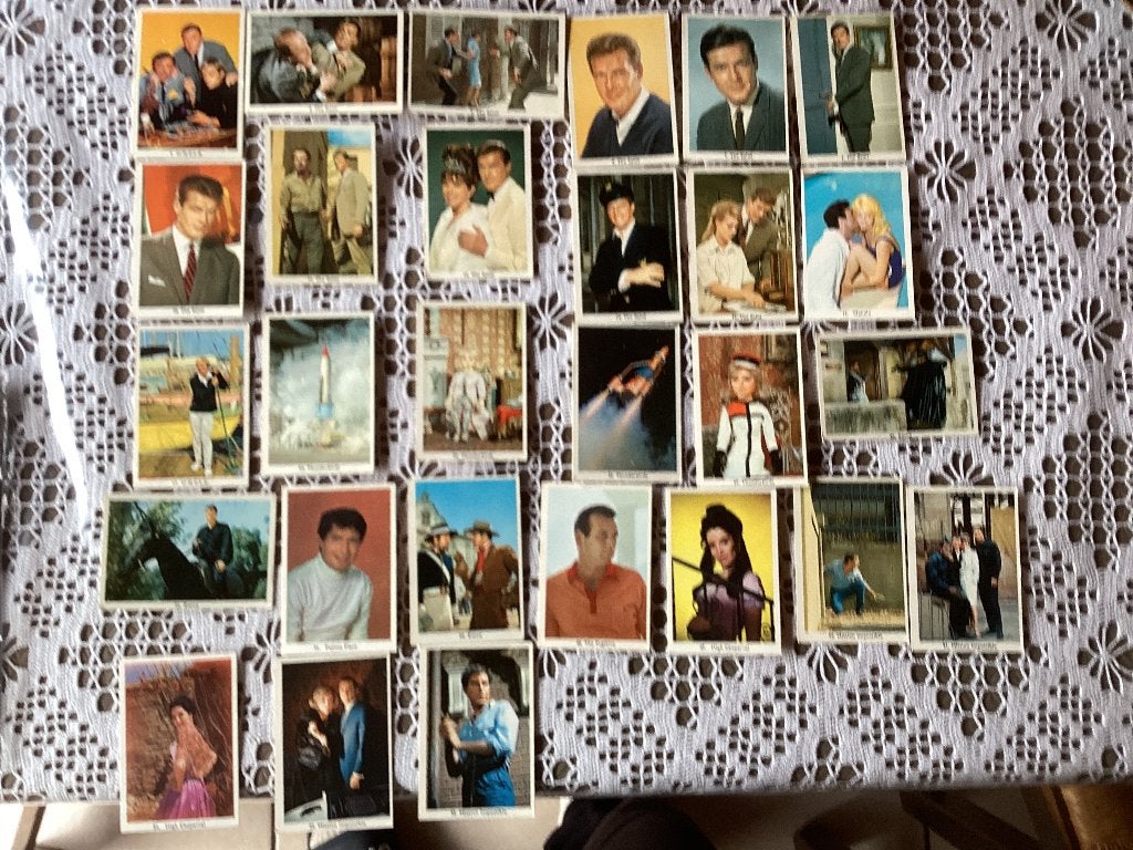 28 plaatjes TV series Monty gum, Ophalen of Verzenden, Gebruikt, Meerdere plaatjes
