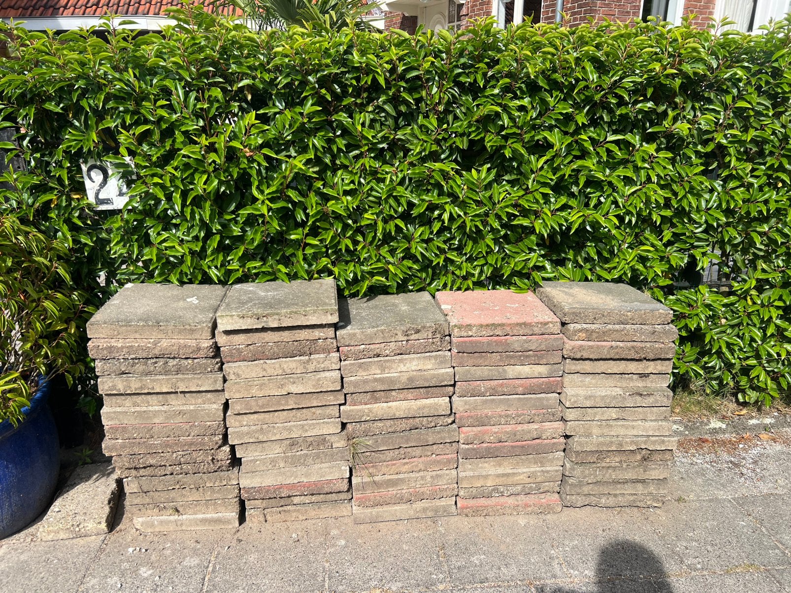 Gratis stoeptegels +/- 90, Tuin en Terras, Tegels en Klinkers, Ophalen, Gebruikt, Beton, Overige typen
