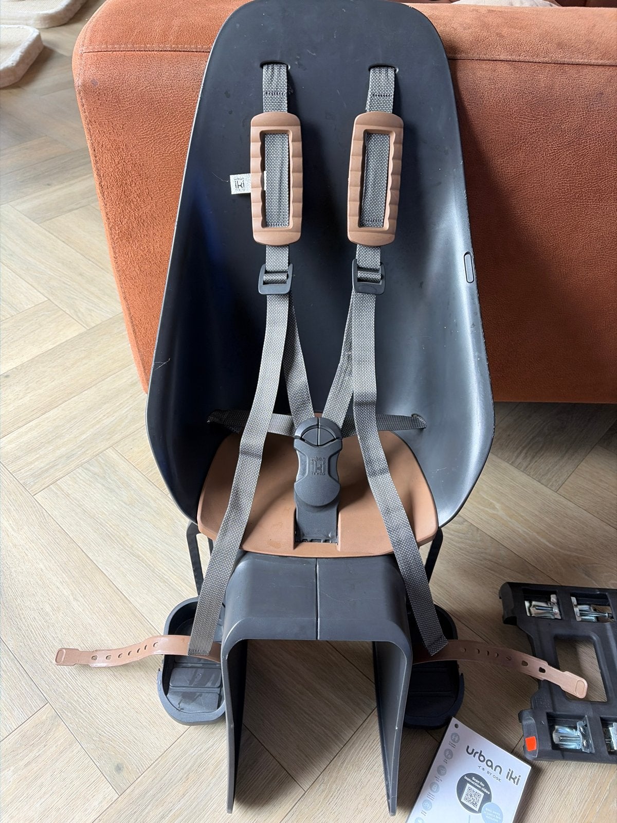 Urban Iki Achterzitje Bincho Black + Kurumi Brown, Fietsen en Brommers, Ophalen, Achterzitje, 9 t/m 18 kg, Gebruikt