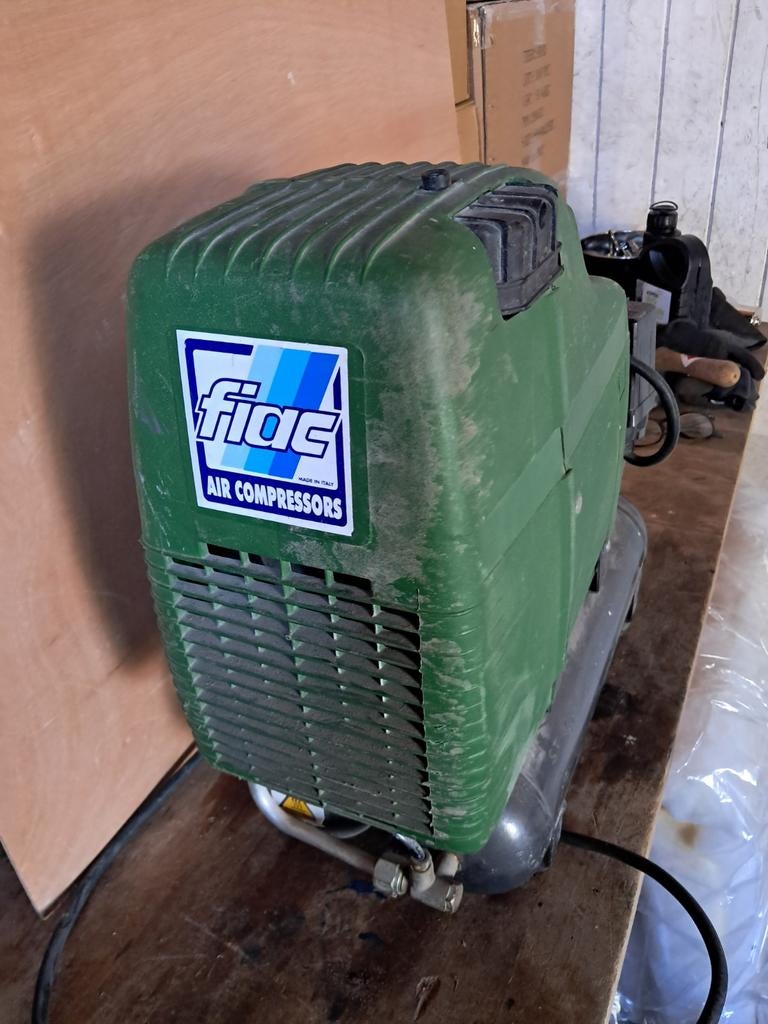 Fiac Air Compressor - Compact en Krachtig, Doe-het-zelf en Verbouw, Compressors, Ophalen, Gebruikt, 6 tot 10 bar, Minder dan 200 liter/min