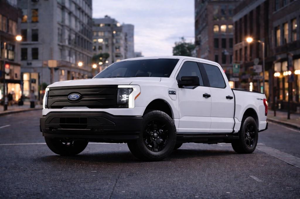 Ford usa F150 LIGHTNING PRO / Extended Range 131 KwH accu /, Automaat, Huisgarantie, Met garantie (alle), LED verlichting