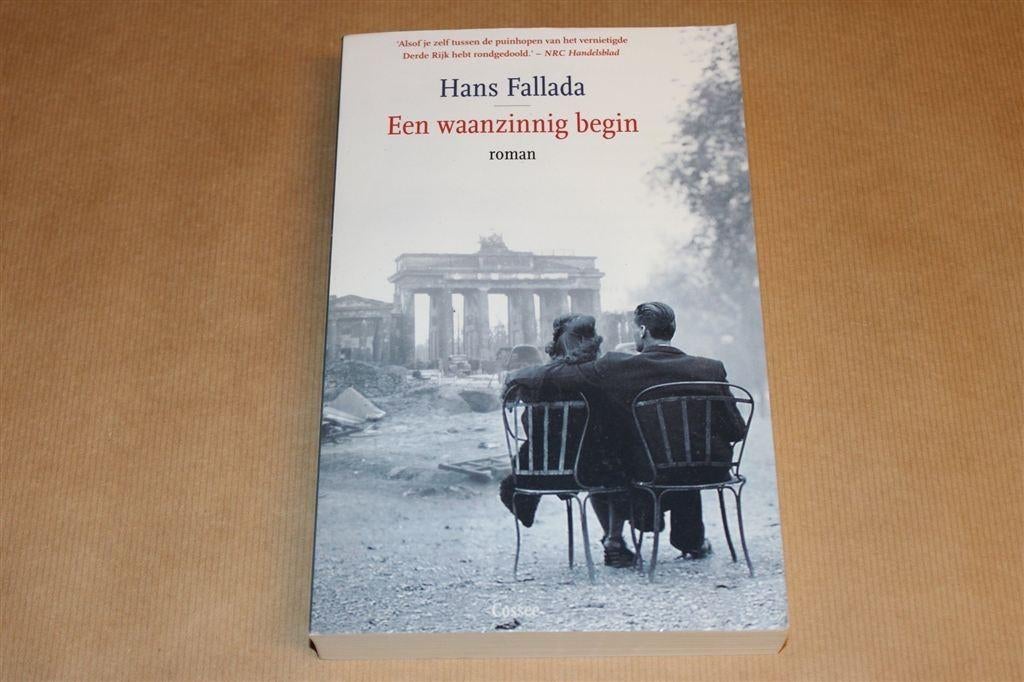Een Waanzinnig Begin — Fallada — Duitsland na WO1, Ophalen of Verzenden, Gelezen