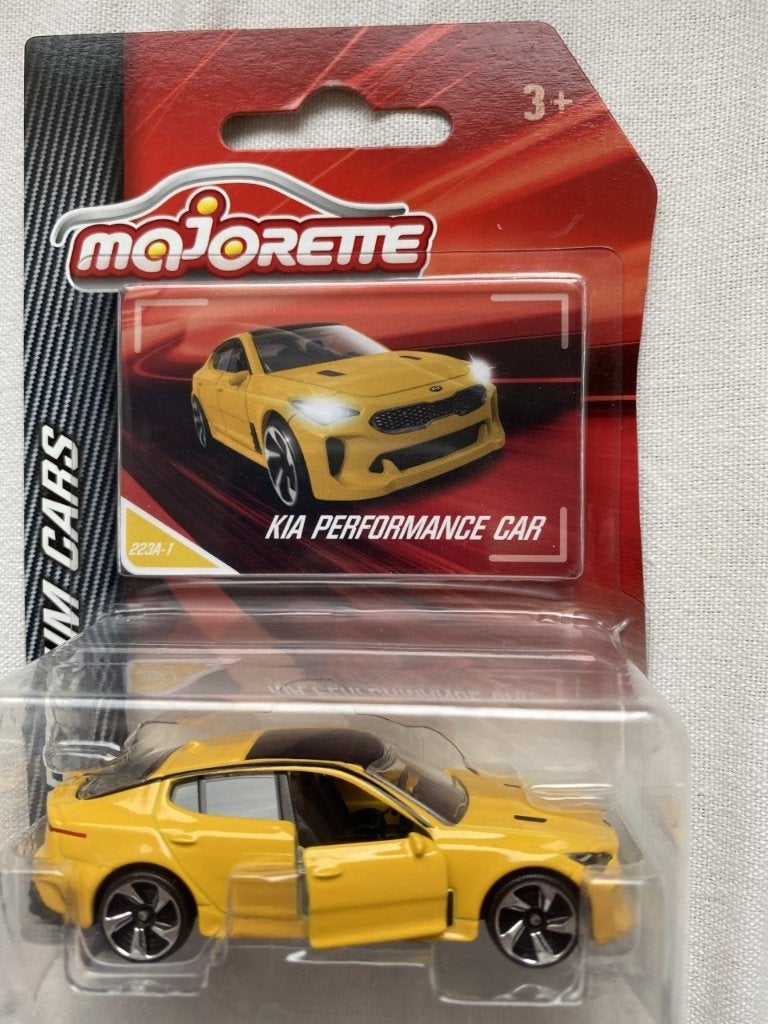 Majorette Kia Stinger Performance Car Geel of blauw, Hobby en Vrije tijd, Modelauto's | Overige schalen, Ophalen of Verzenden