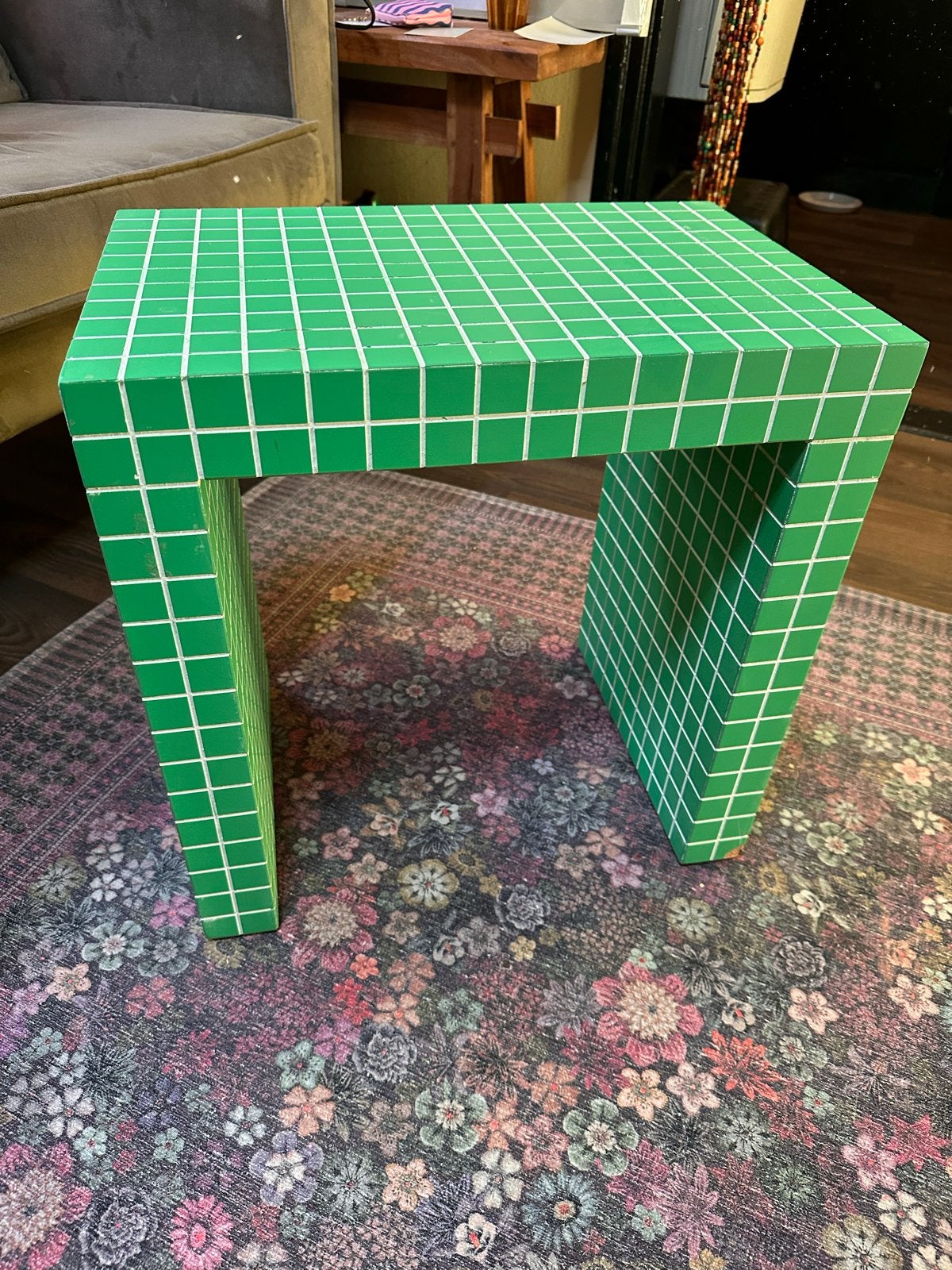Opvallende groene Xenos bijzettafel met tegelpatroon, Overige materialen, Minder dan 55 cm, Gebruikt, Rechthoekig