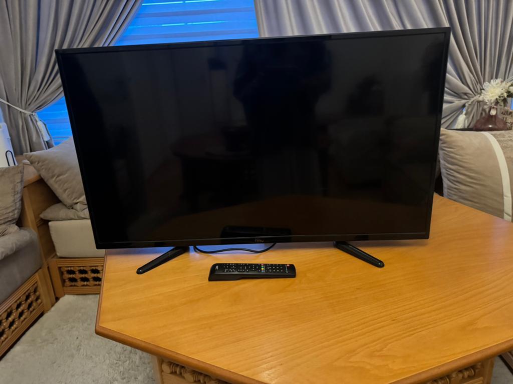 HKC Televisie, 50 Hz, Zo goed als nieuw, 100 cm of meer, Ophalen