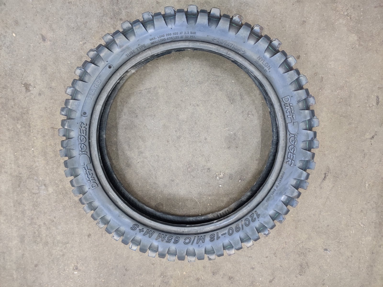 Crossmotor achterband met uitstekend profiel 120/90 - 18, Motoren, Ophalen of Verzenden, Gebruikt