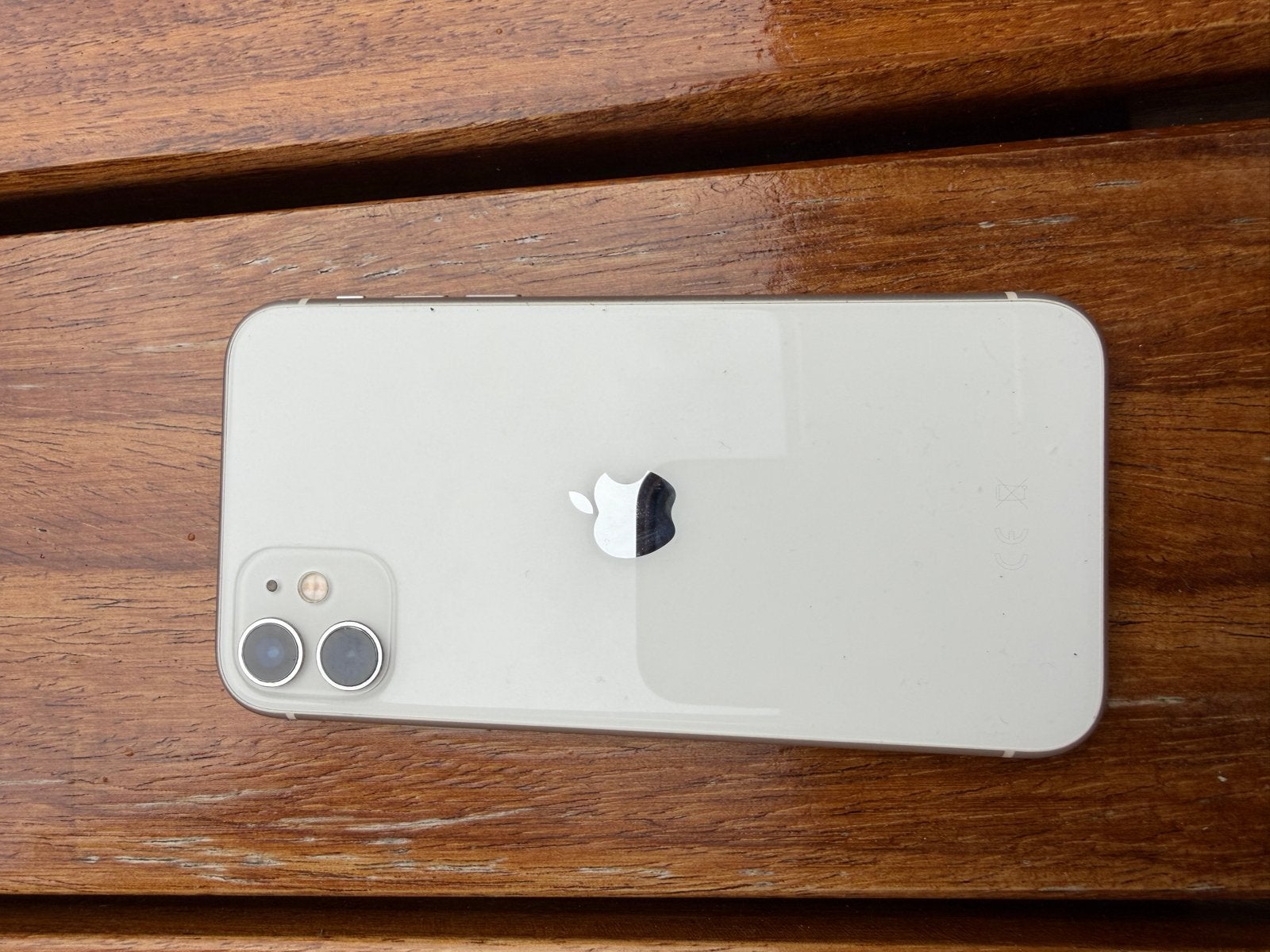 iPhone 11 128GB - Lichte krasjes op scherm 74% batterij, Wit, Zonder simlock, 74 %, Zonder abonnement